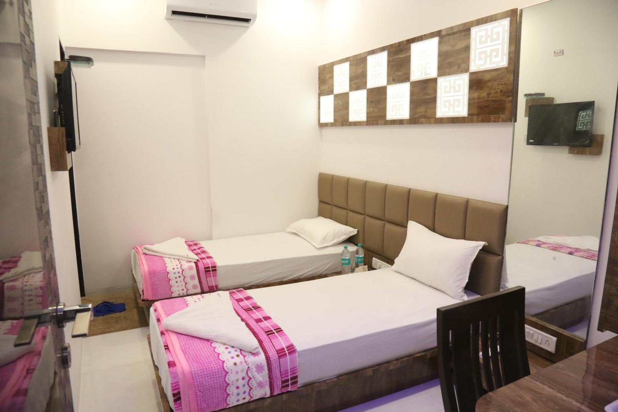 Hotel Magnum Airport T-2 มุมไบ ภายนอก รูปภาพ