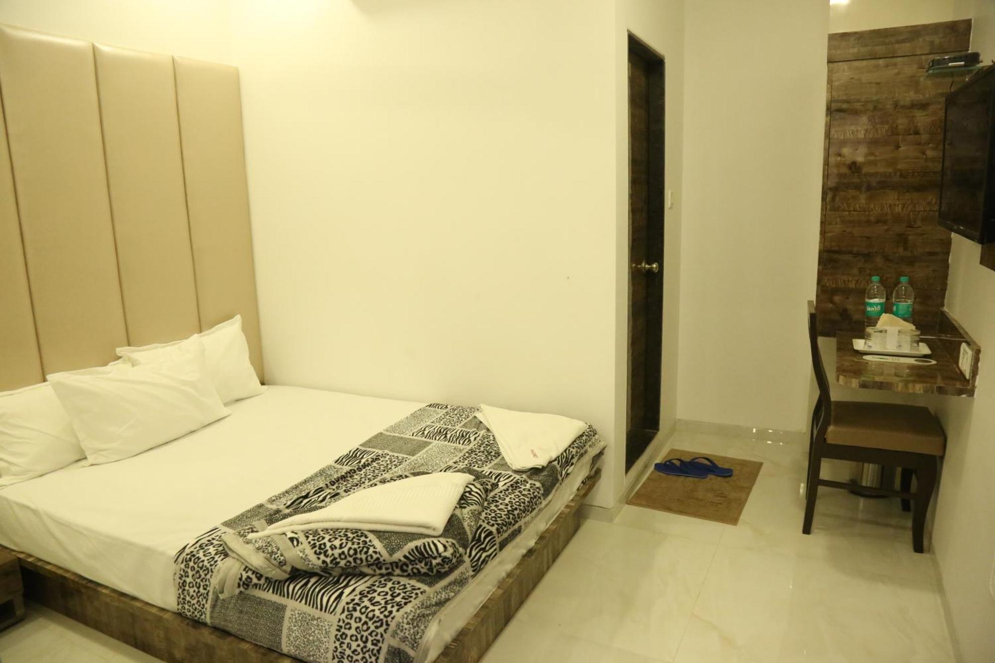 Hotel Magnum Airport T-2 มุมไบ ภายนอก รูปภาพ