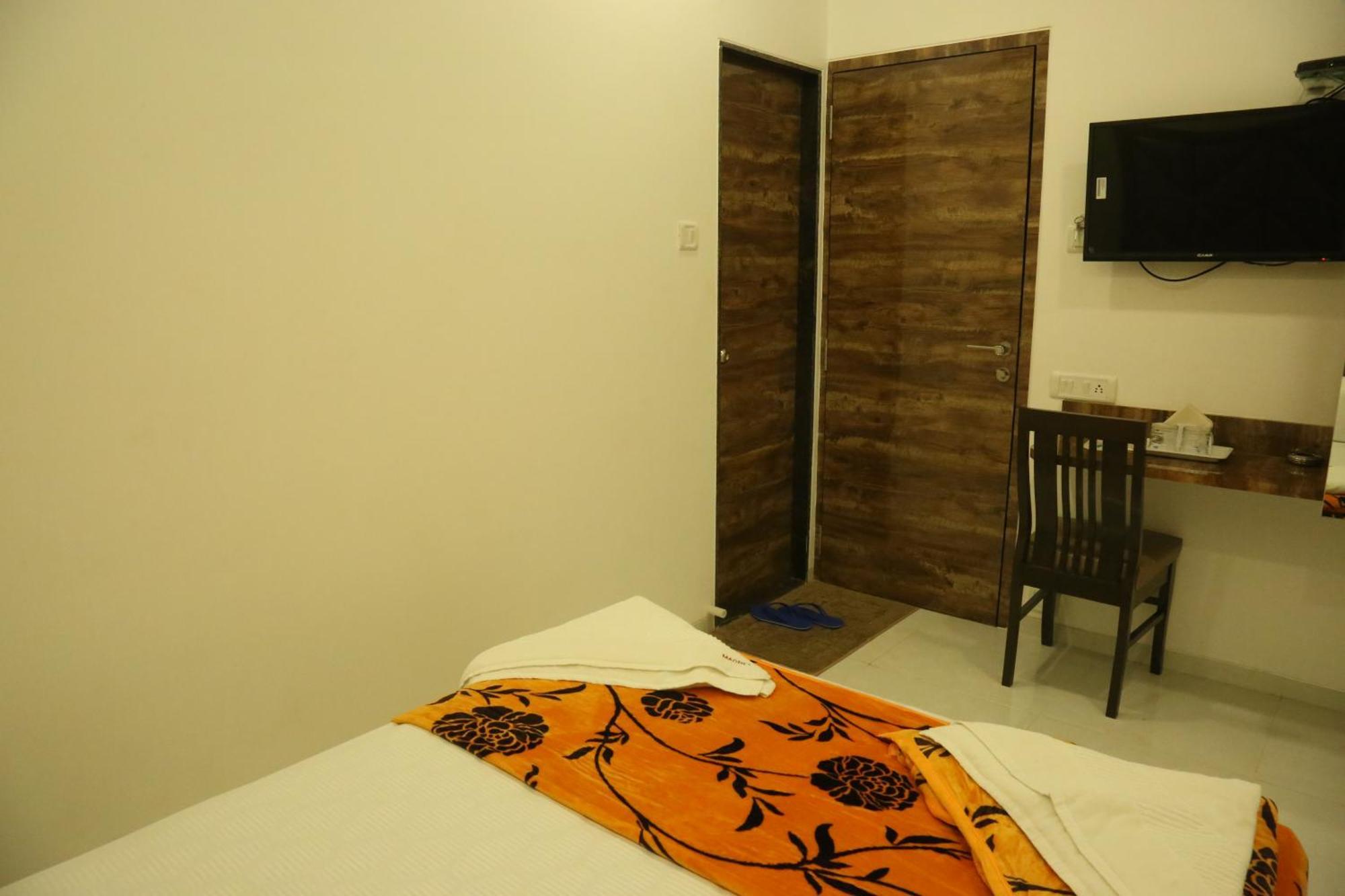 Hotel Magnum Airport T-2 มุมไบ ภายนอก รูปภาพ