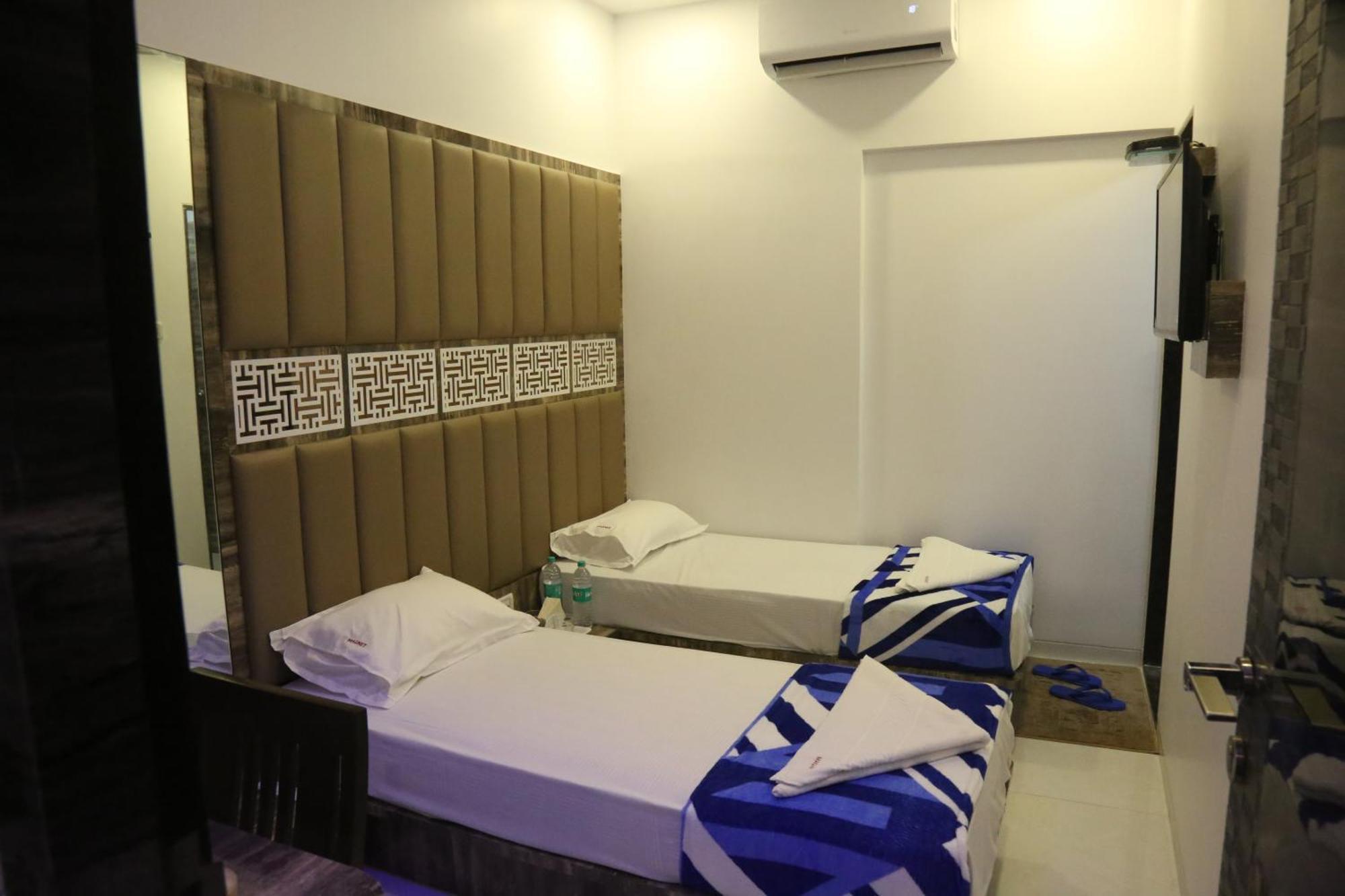 Hotel Magnum Airport T-2 มุมไบ ภายนอก รูปภาพ