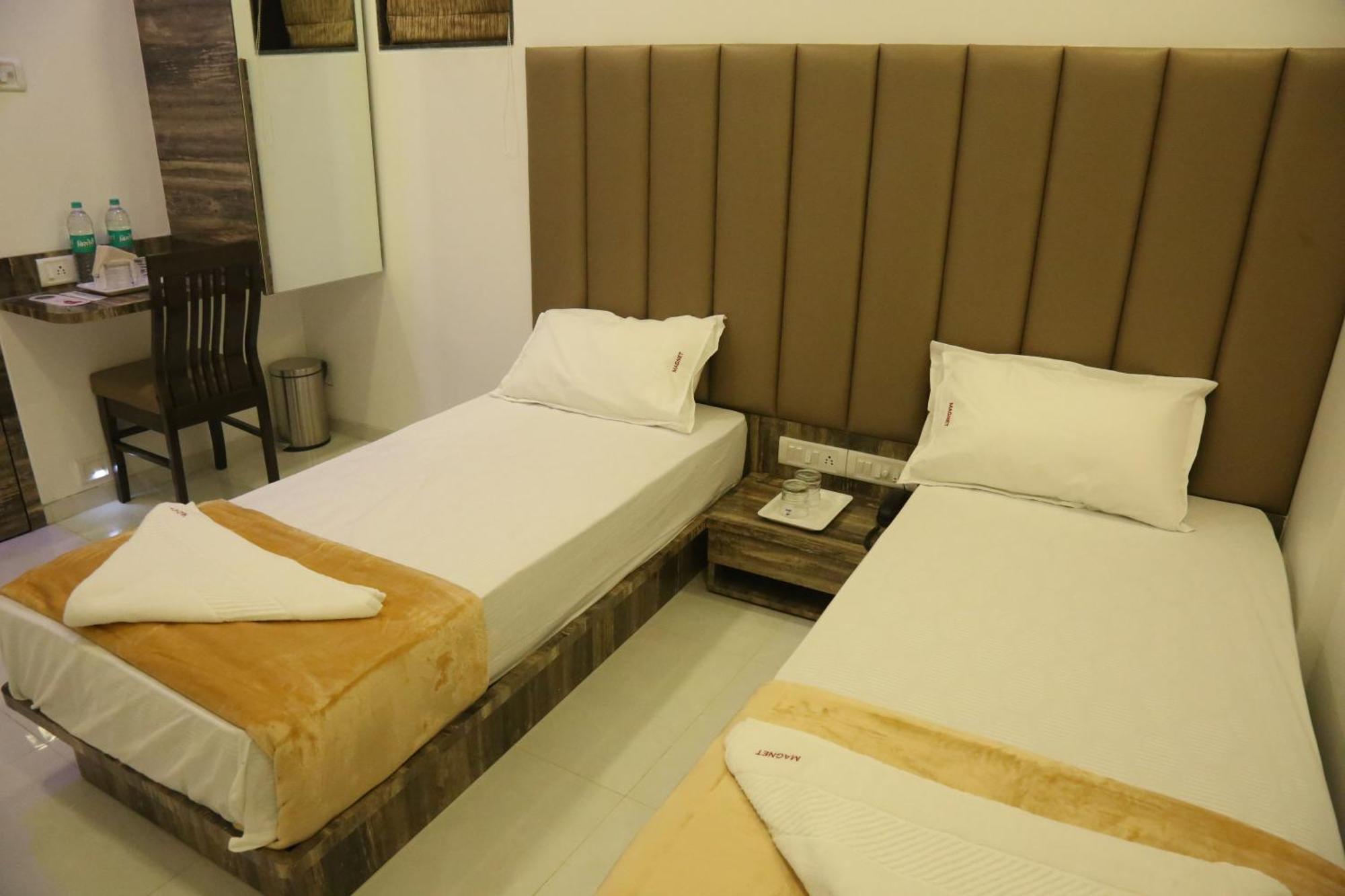 Hotel Magnum Airport T-2 มุมไบ ภายนอก รูปภาพ