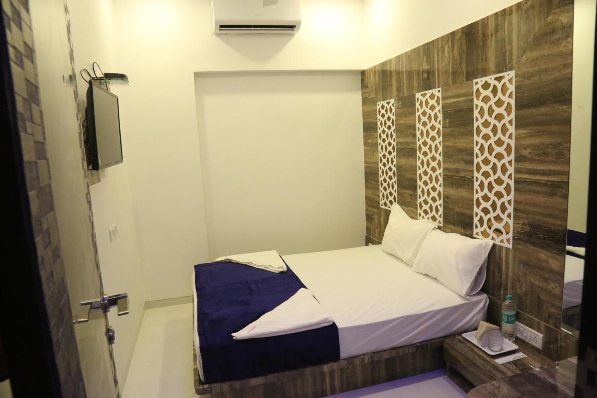 Hotel Magnum Airport T-2 มุมไบ ภายนอก รูปภาพ
