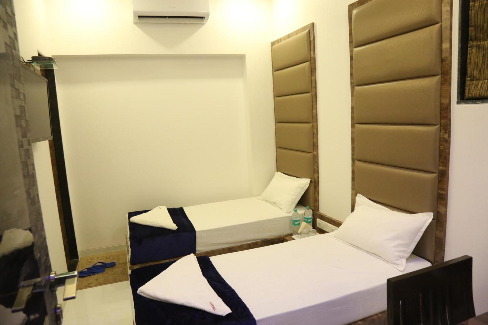 Hotel Magnum Airport T-2 มุมไบ ภายนอก รูปภาพ