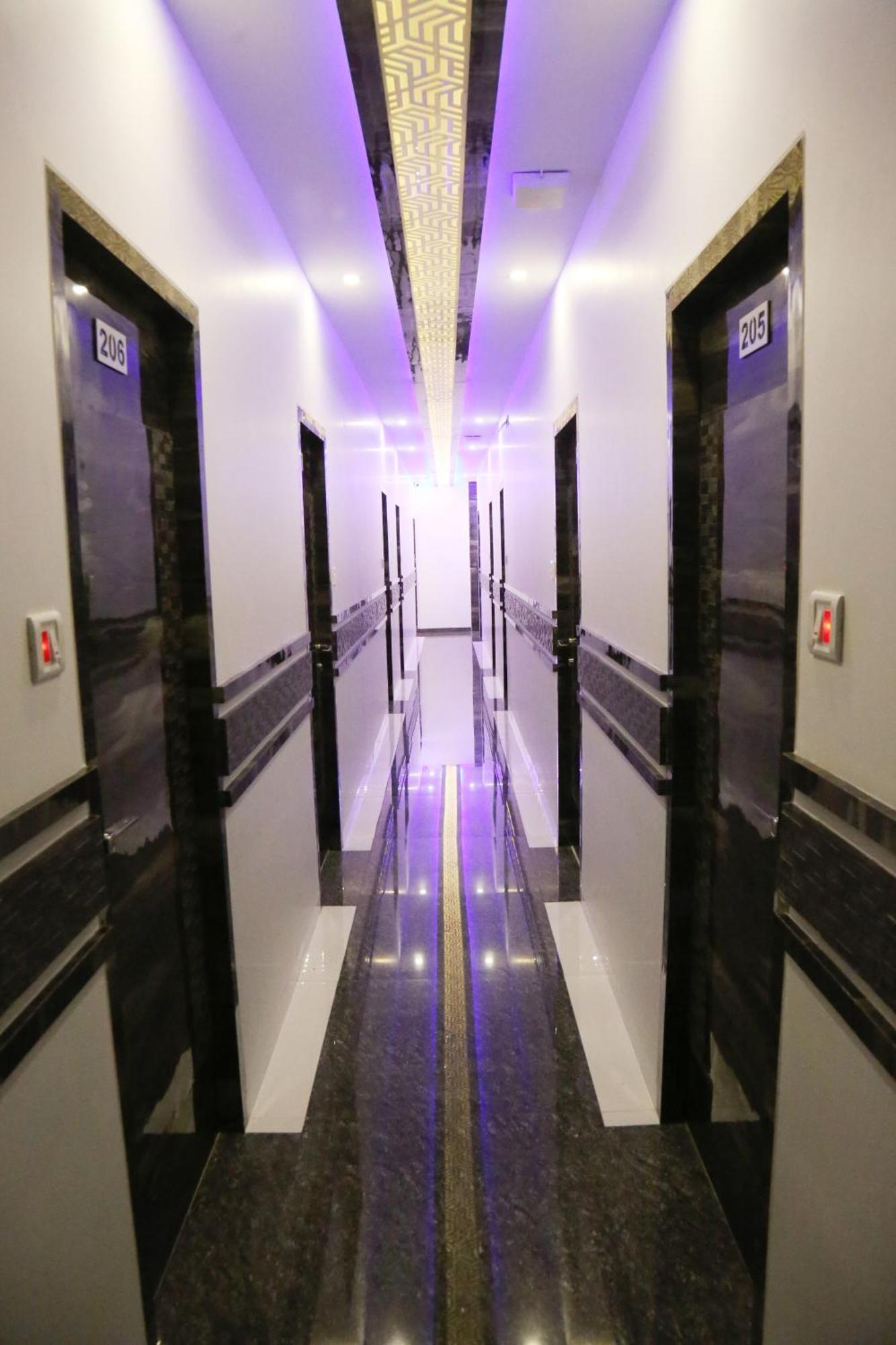 Hotel Magnum Airport T-2 มุมไบ ภายนอก รูปภาพ